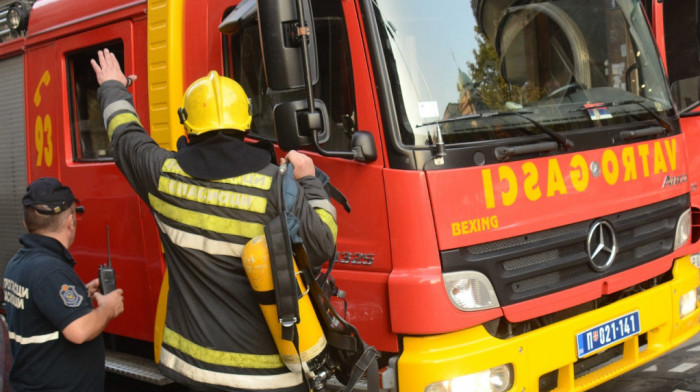 Požar u Kaluđerici, jedna osoba poginula, sedmoro evakuisano