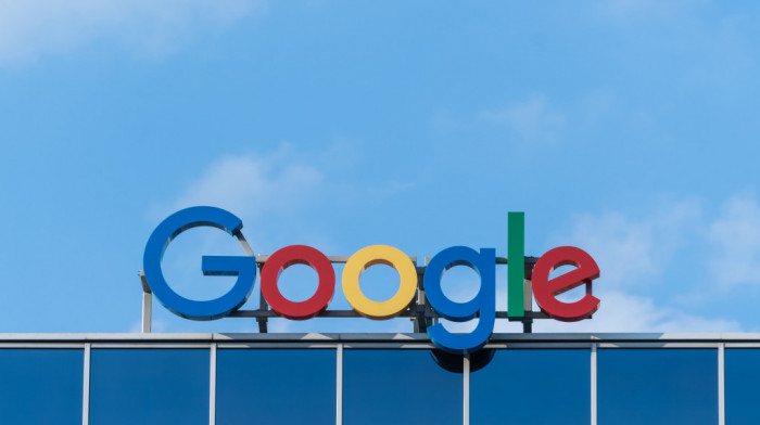 Gugl otpustio inženjera koji je tvrdio da čet-bot ima "samosvest"
