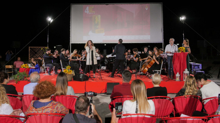 Muzičko-filmska fešta na otvaranju festivala u Ravnom Selu