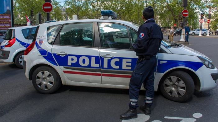 Incident u Francuskoj: Lopov obučen kao nindža ukrao auto, pa katanom napao policajke