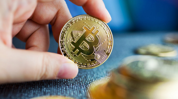 Šef Koinbejsa: Američki regulator tražio da uklonimo sve kriptovalute osim bitkoina