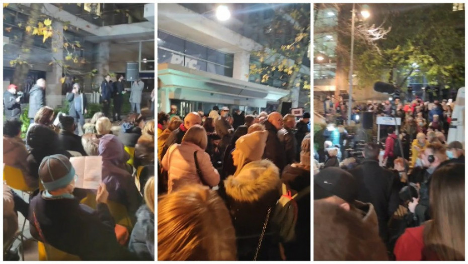 Protest ispred zgrade RTS zbog neemitovanja spota "Kreni promeni"