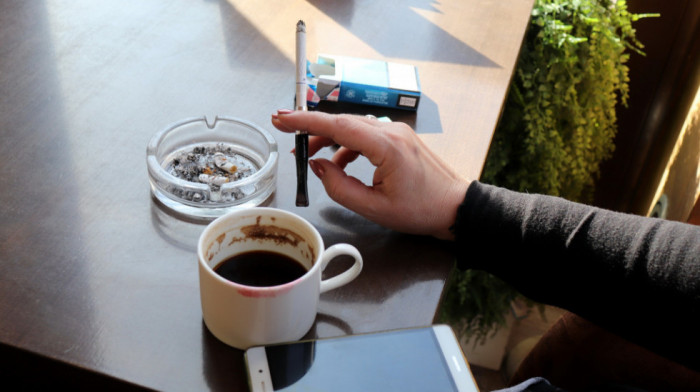 Kazne za kršenje zabrane pušenja do milion dinara: Šta donosi propis koji treba da ograniči pušenje na javnim mestima