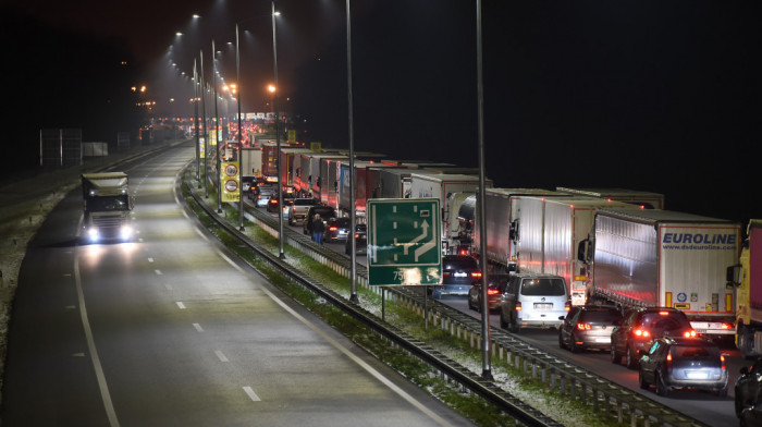 Kamioni na Batrovcima čekaju četiri sata na ulaz u Hrvatsku