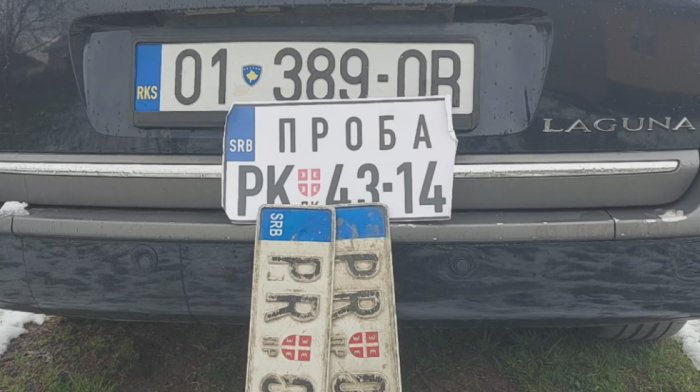 Ambasador SAD u Prištini osudio paljenje automobila sa kosovskim tablicama u Zubinom Potoku