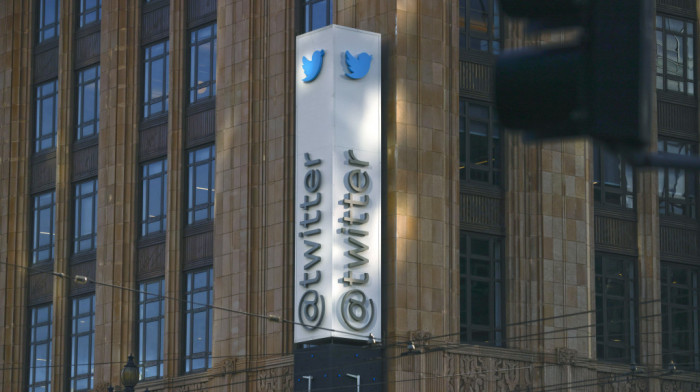 Tviter odlaže mesečnu pretplatu za verifikaciju, ali samo do međuizbora u SAD