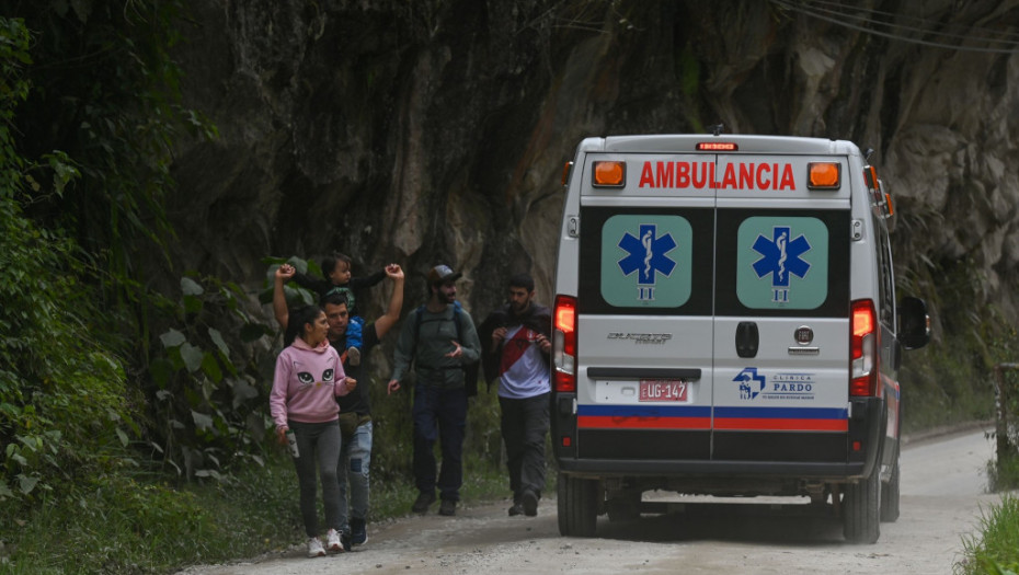 Najmanje 10 ljudi poginulo u Peruu kada je autobus sleteo sa puta