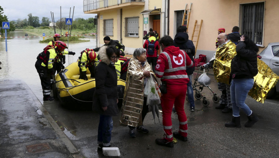 Poplave na severu Italije: Nastradalo najmanje dvoje ljudi, za jednom osobom se traga