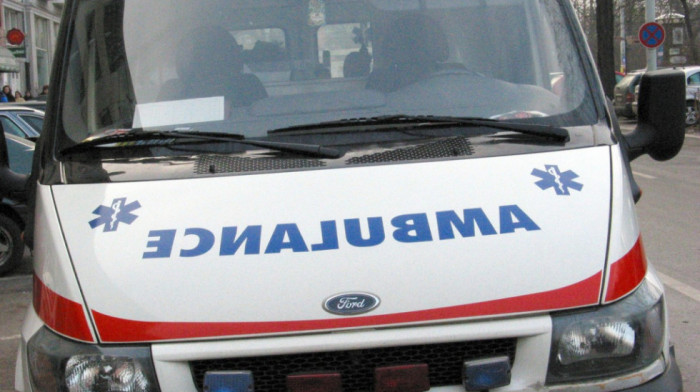 Noć u Beogradu: Saobraćajna nezgoda u Ugrinovačkoj ulici u Zemunu, povređene dve osobe