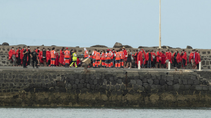 Nestao brod sa oko 200 migranata kod Kanarskih ostrva, među putnicima mnogo dece