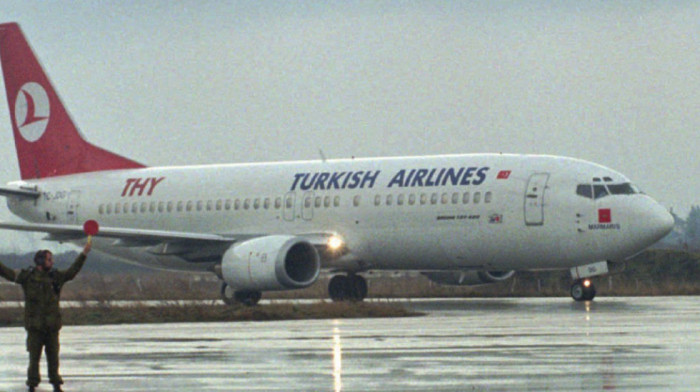 Avion na letu Istanbul-Cirih iz medicinskih razloga prinudno sleteo u Beograd
