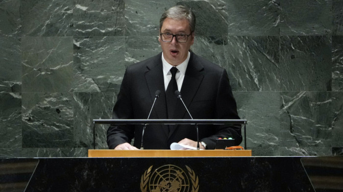 Vučić stigao u Njujork: Prisustvovaće sednici UN o predlogu rezolucije o Srebrenici