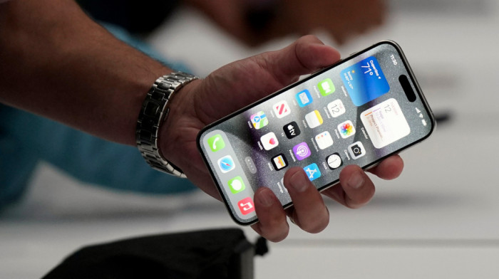 Apple objavio važno ažuriranje za iPhone 15s zbog grešaka u funkciji komunikacije kratkog polja