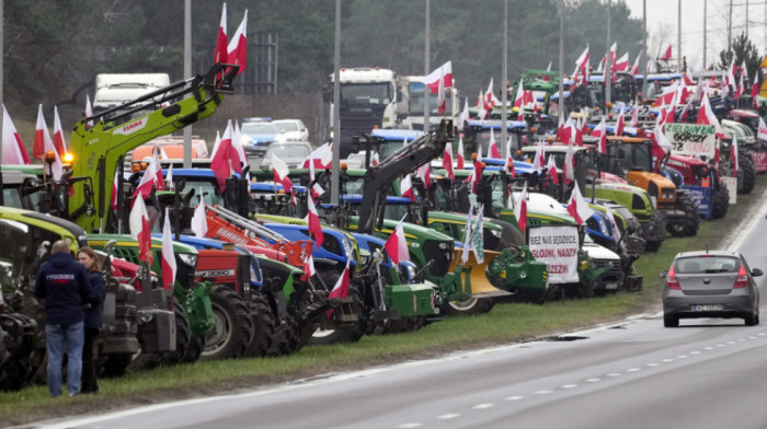 Poljski farmeri blokirali punkt sa Slovačkom, razlog - "nekontrolisani priliv žita iz Ukrajine u Evropsku uniju"