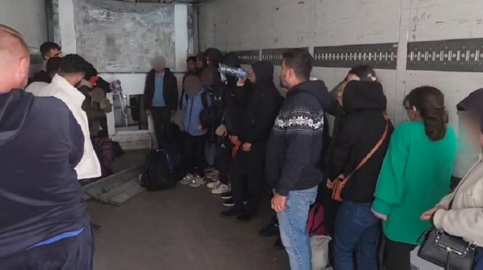 Sprečen pokušaj krijumčarenja 23 migranta na graničnom prelazu Vatin