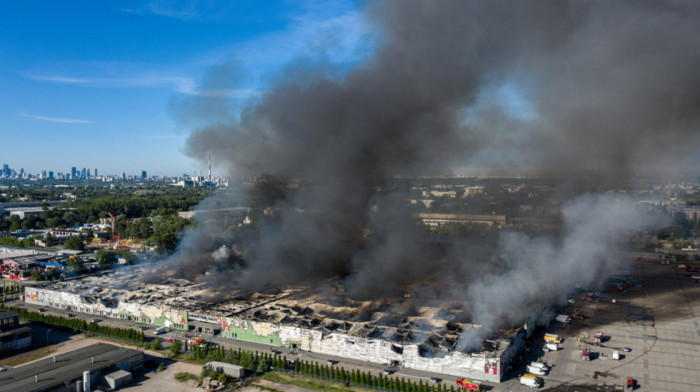 Veliki požar potpuno uništio tržni centar u Varšavi, nema povređenih: "Skoro 100 odsto objekta je izgorelo"
