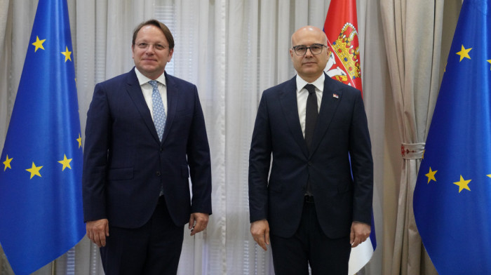 Vučević razgovarao sa Varheljijem: Članstvo u EU ostaje strateški cilj Vlade Srbije