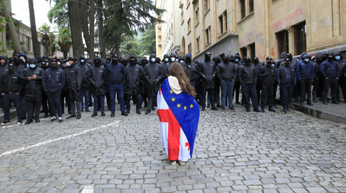 Sukob policije i demonstranata ispred gruzijskog parlamenta: Policija privela nekoliko osoba, EU osudila usvojeni zakon