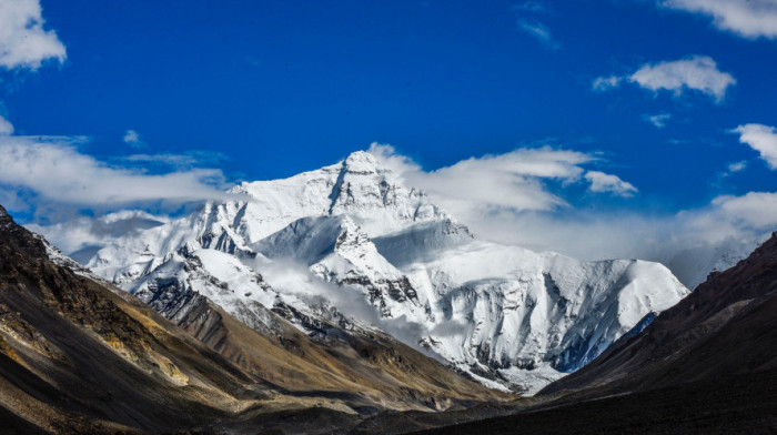 Upozoravajuće otkriće naučnika: Mont Everest za manje od tri decenije izgubio led koji se formirao 2.000 godina