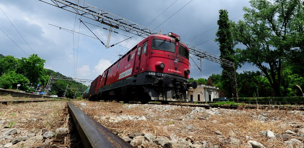 Lokomotiva izletela iz šina kod Kolašina, železnički saobraćaj na pruzi Beograd-Bar i dalje u prekidu