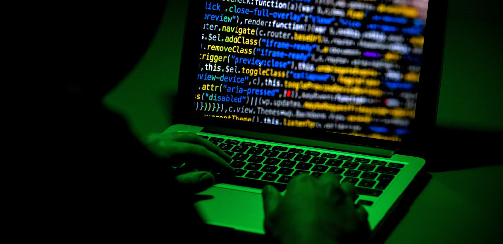 Policija ne zna gde je troje niških hakera koji su osumnjičeni za računarsku prevaru