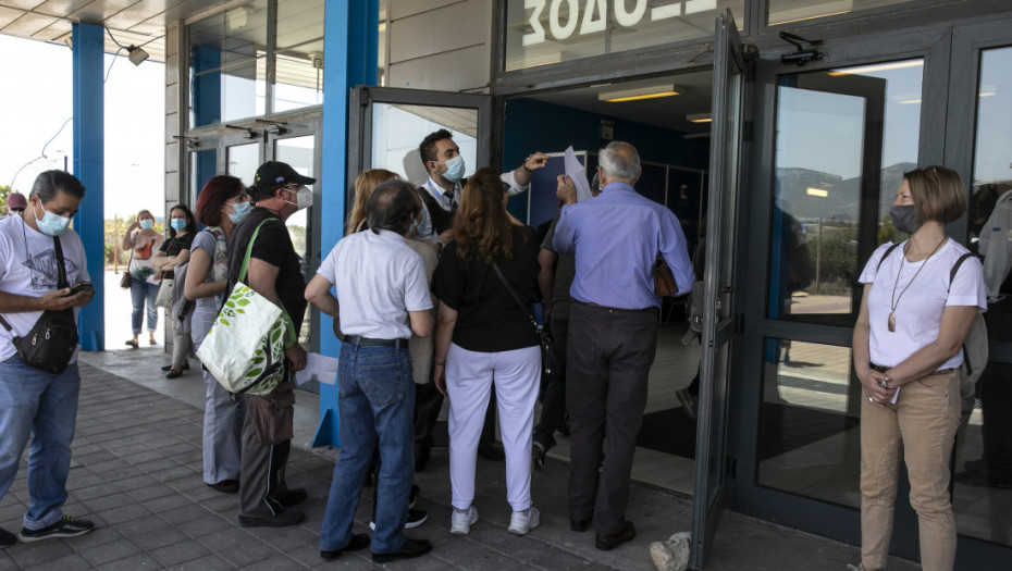 Od deset građana čak osam želi da se iseli iz Srbije, istraživanje otkriva gde i šta najčešće rade