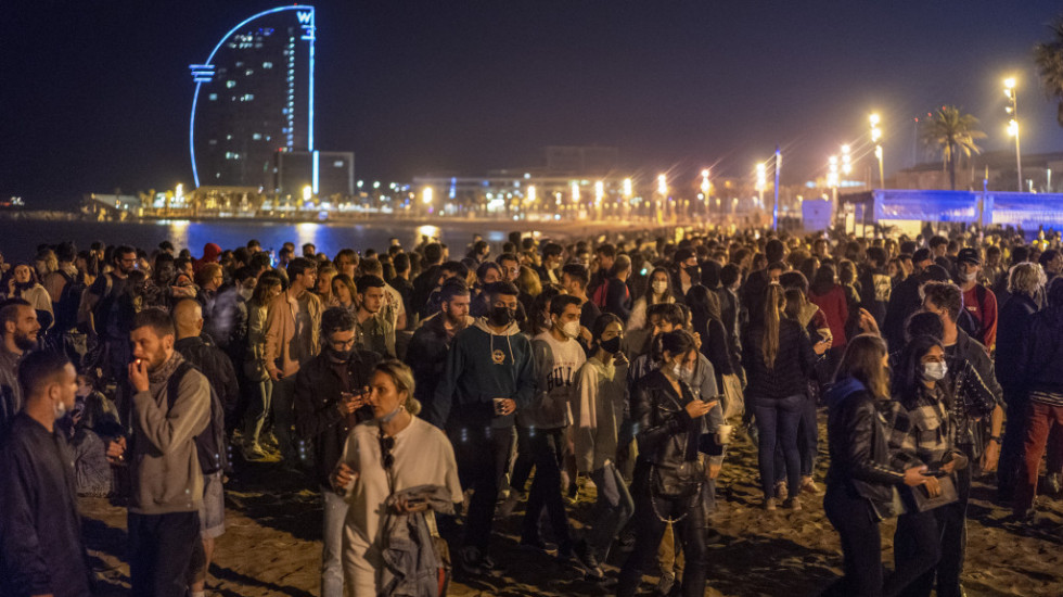 Španski lekari besni zbog masovnih žurki posle popuštanja mera, izdato ozbiljno upozorenje