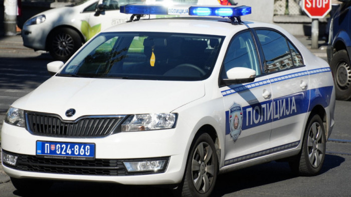 Teško povređen policajac u Sremčici, izboden nožem tokom intervencije