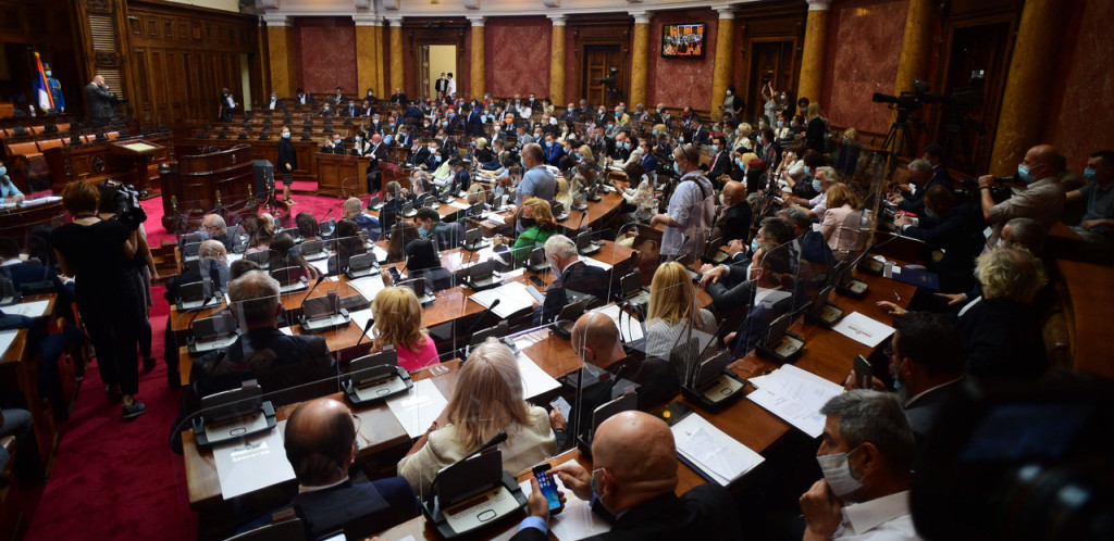 Poslanička pitanja - zašto nema dovoljno prevodilaca za romski jezik, šta je s konkursima za medije...