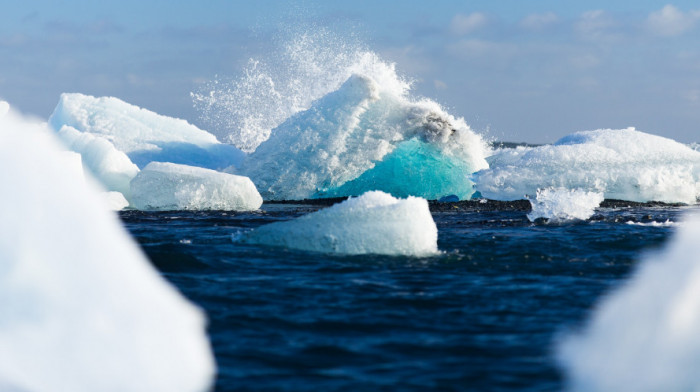 Teretni brod u Ohotskom moru signalizirao opasnost od leda