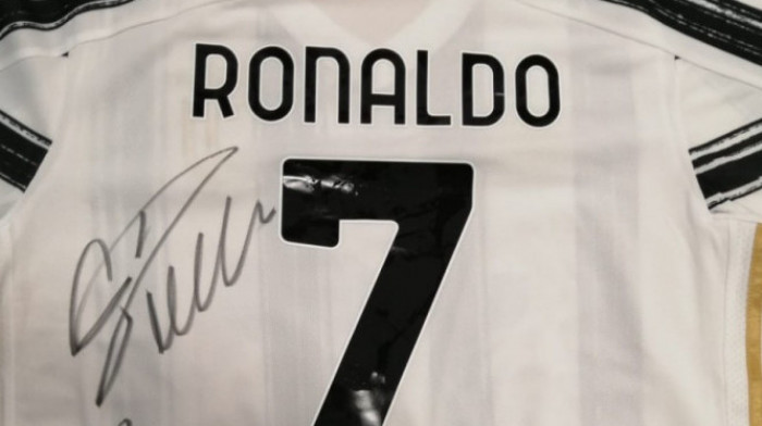 Ronaldov dres prodat za 1,3 milona dinara za pomoć obolelom Gavrilu
