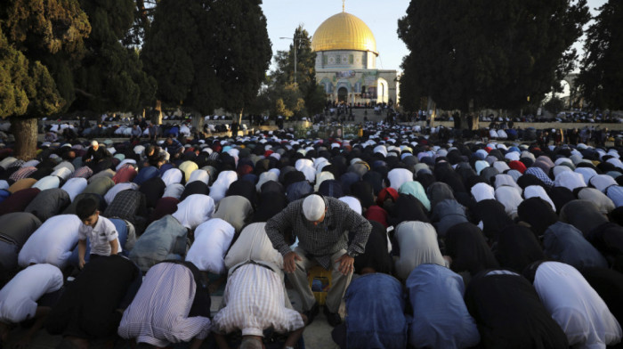 Bajram u jeku sukoba, 100.000 Palestinaca u džamiji Al-Aksa