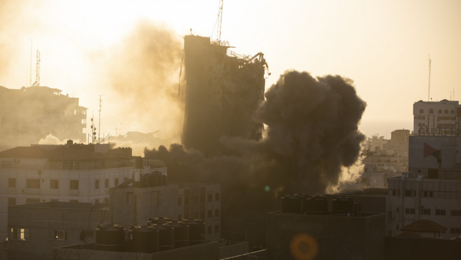VIDEO U vazdušnom udaru uništen neboder u Gazi: Zgrada se raspala za samo nekoliko sekundi