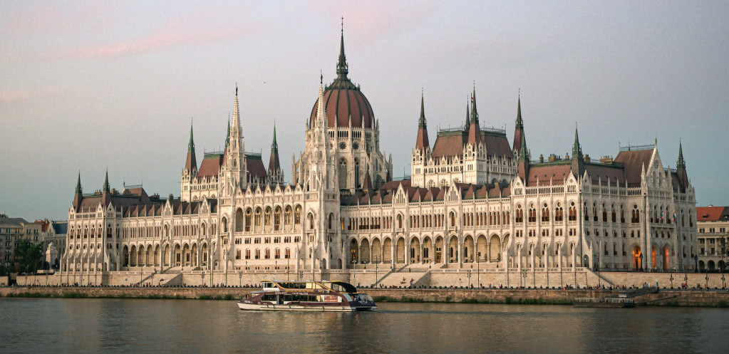 Zamenik mađarskog ministra osumnjičen za primanje mita, glavni tužilac traži oduzimanje imuniteta