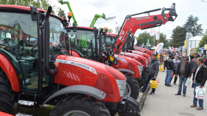 Poljoprivrednici će nove traktore birati onlajn