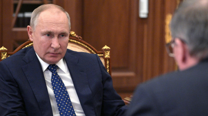 Putin reaguje posle tragedije u Kazanju, traži oštrije kriterijume za posedovanje oružja