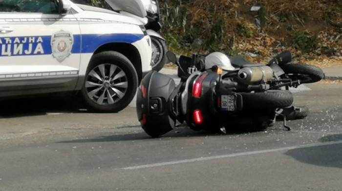 U sudaru kod Beške poginuli vozač motora i devojka, uhapšen vozač (83) automobila koji ih je udario