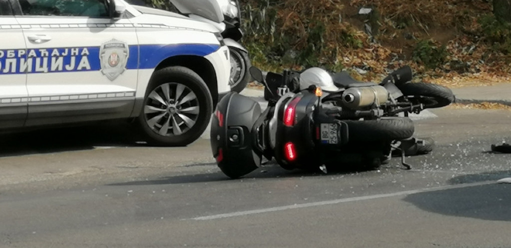 U sudaru kod Beške poginuli vozač motora i devojka, uhapšen vozač (83) automobila koji ih je udario