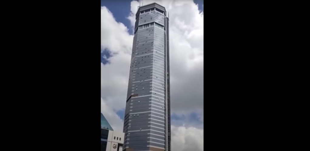 Zaljuljao se jedan od najviših nebodera u Kini, građani panično bežali