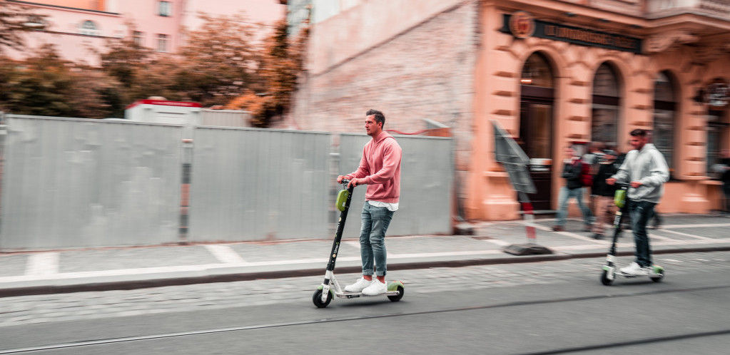 Električni trotineti i potcenjivanje rizika: Tragedija kod Novog Pazara ponovo otvorila pitanje bezbednosti u saobraćaju