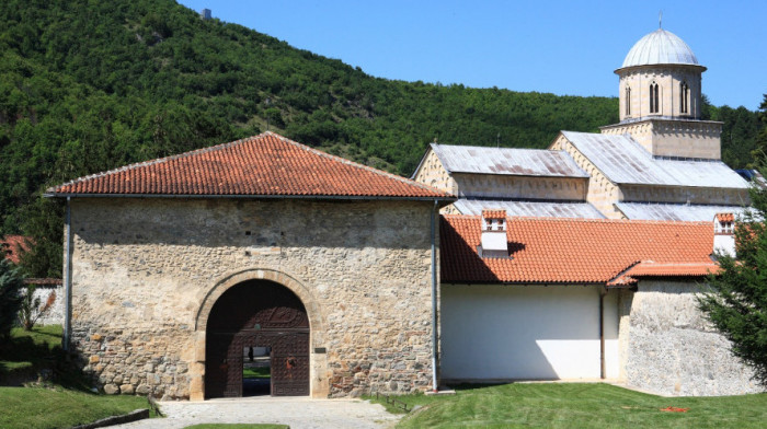 Visoki Dečani: Zaštita KFOR-a i dalje neophodna