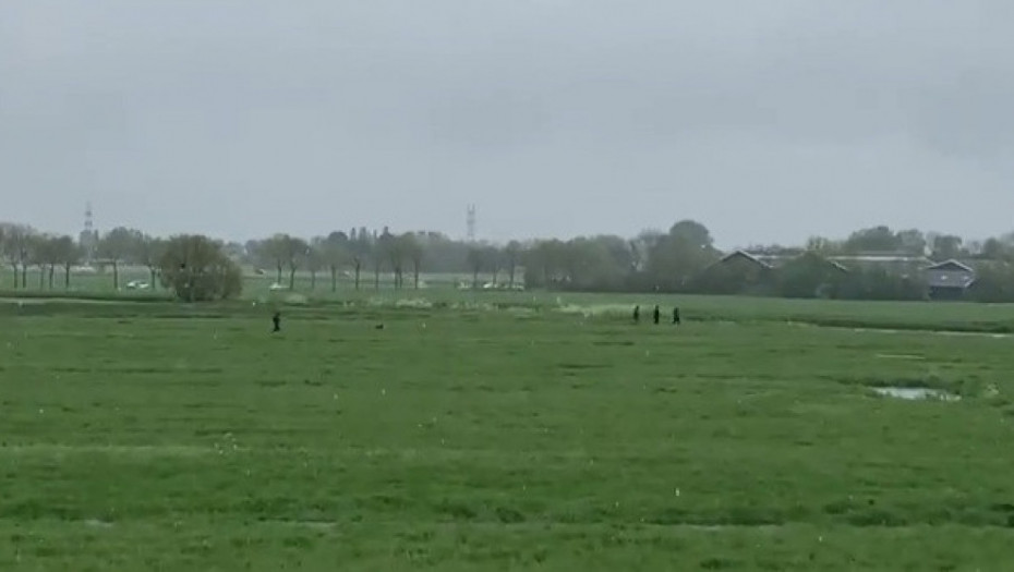 Filmska potera u Amsterdamu: Pljačkaši zadržali, pa zapalili oklopno vozilo, jedan ubijen (VIDEO)