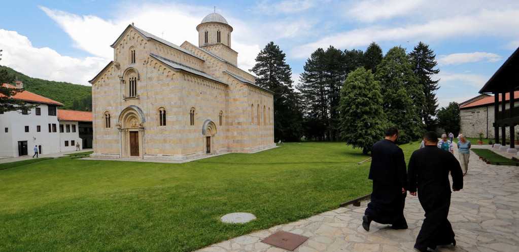 Eparhija raško-prizrenska traži vladavinu zakona i prava za SPC: Šest godina nesprovođenja odluke o Visokim Dečanima