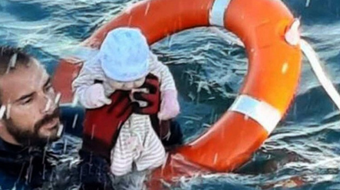 Dramatična akcija spasavanja bebe iz mora – fotografija iz Seute koja je obišla svet