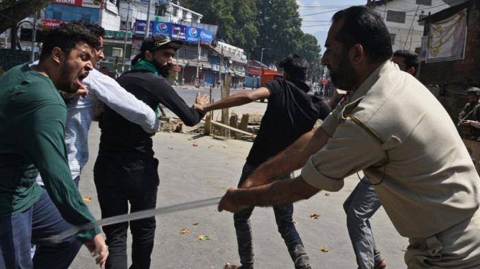 Sukobi na demonstracijama u Indiji, povređeno 36 policajaca