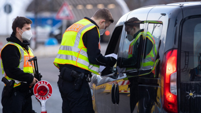 Kombi s migrantima prevrnuo se na granici Austrije i Mađarske