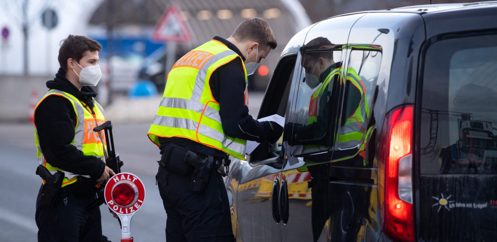 Kombi s migrantima prevrnuo se na granici Austrije i Mađarske