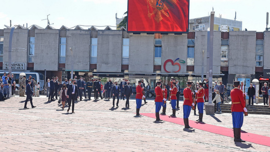 Himna i zastava na Trgu nezavisnosti u Podgorici