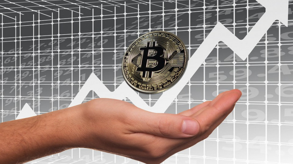 Vrednost bitkoina i dalje raste: Virtuelna kovanica približava se nivou od 52.000 dolara