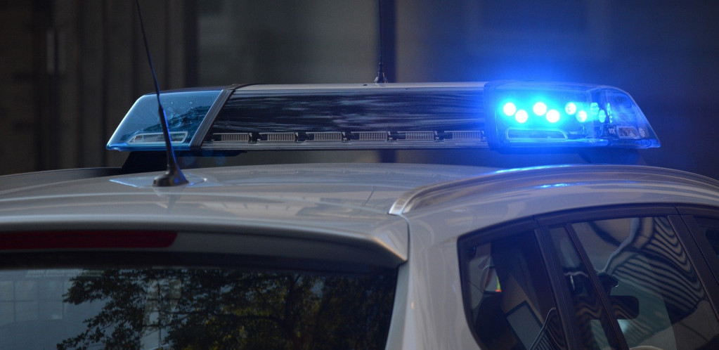 Drogiran i bez vozačke dozvole upravljao neregistrovanim automobilom